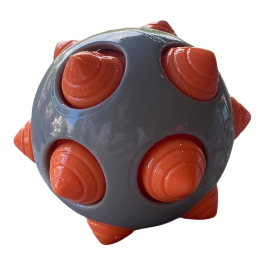 Juguete Para Perro Pelota Con Sonido Y Taches 11 Cm Diámetro